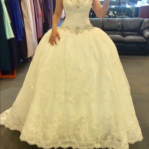 Wedding dress in great condition white